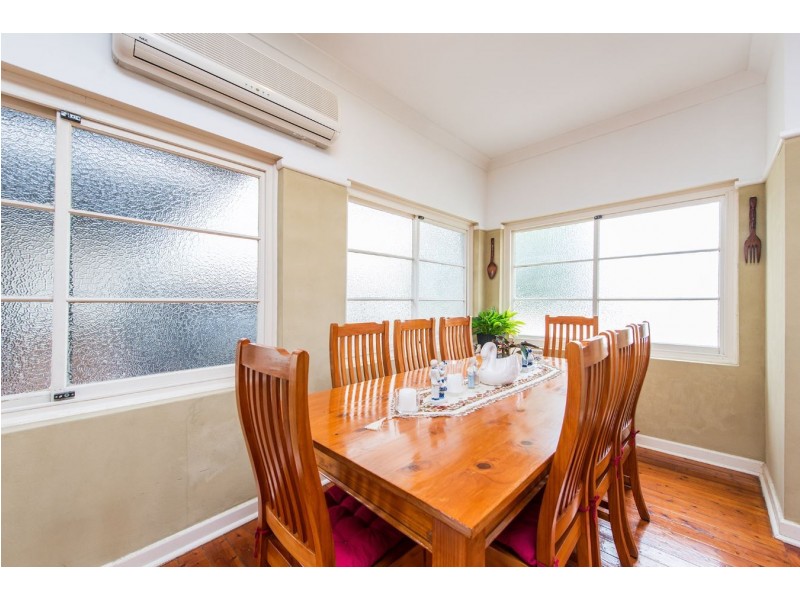 15 Cambewarra Road, Bomaderry NSW 2541