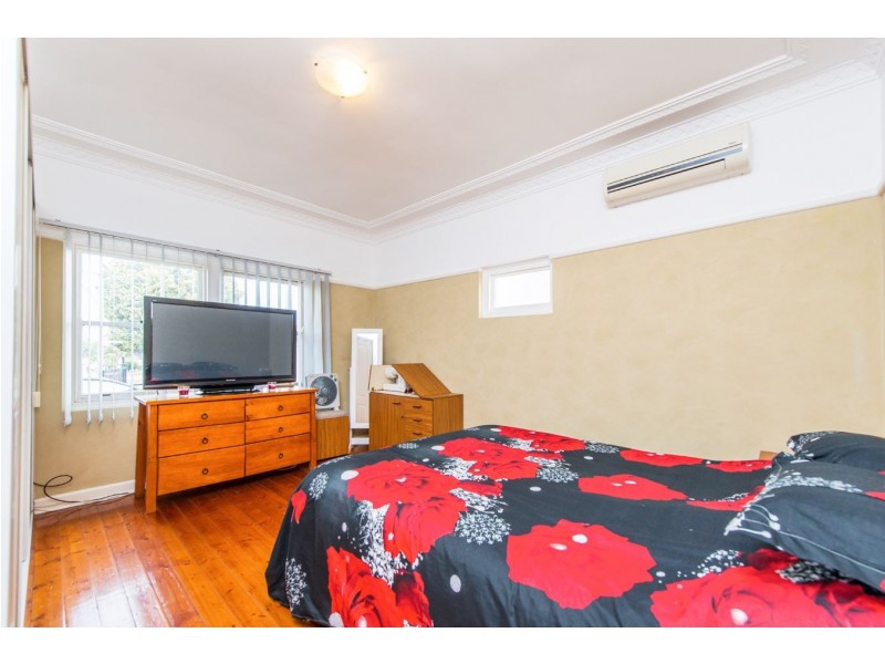 15 Cambewarra Road, Bomaderry NSW 2541