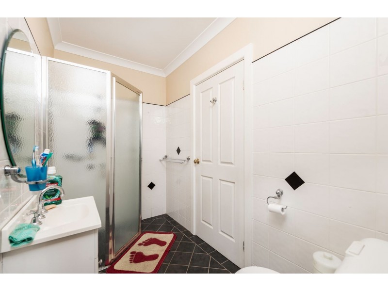 15 Cambewarra Road, Bomaderry NSW 2541