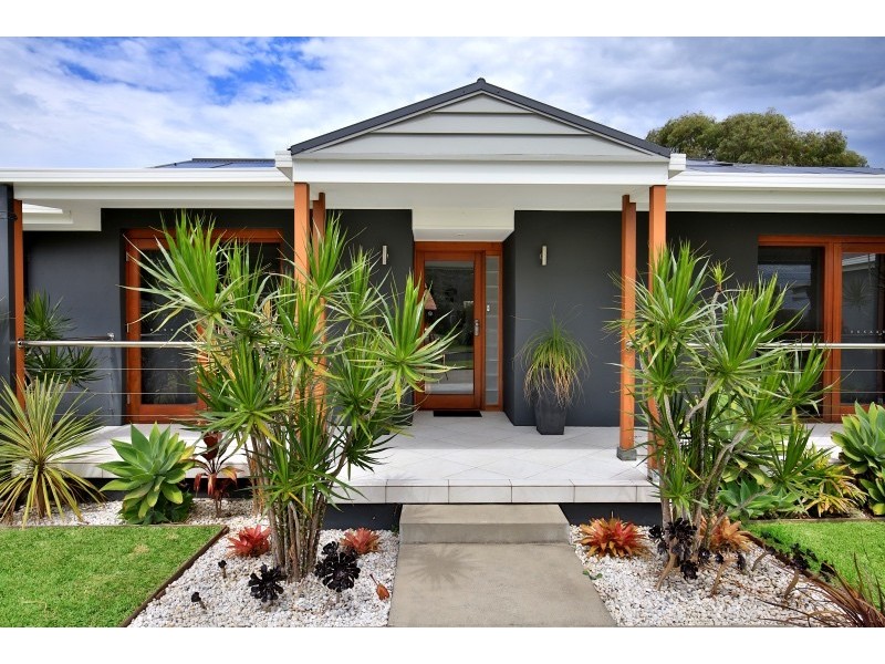 24 Amundsen Avenue, Shoalhaven Heads NSW 2535