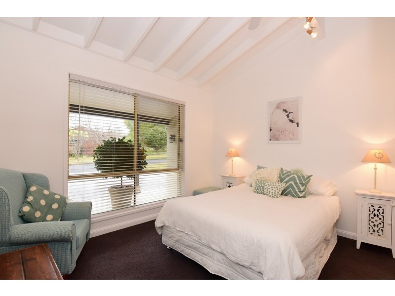 24 Chittick Avenue, North Nowra NSW 2541