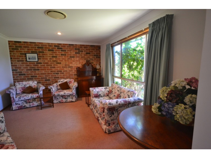 13 Westborne Drive, Nowra NSW 2541