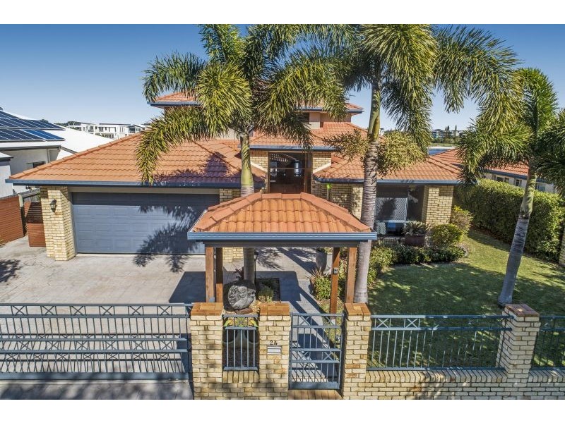 24 Sunbird Chase, Parrearra QLD 4575