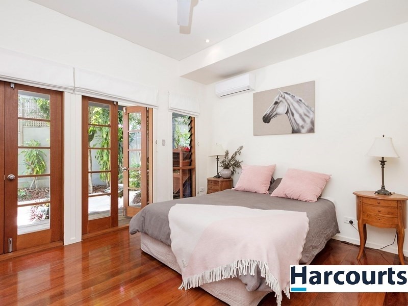 6 Nairana Rest, Noosa Heads QLD 4567