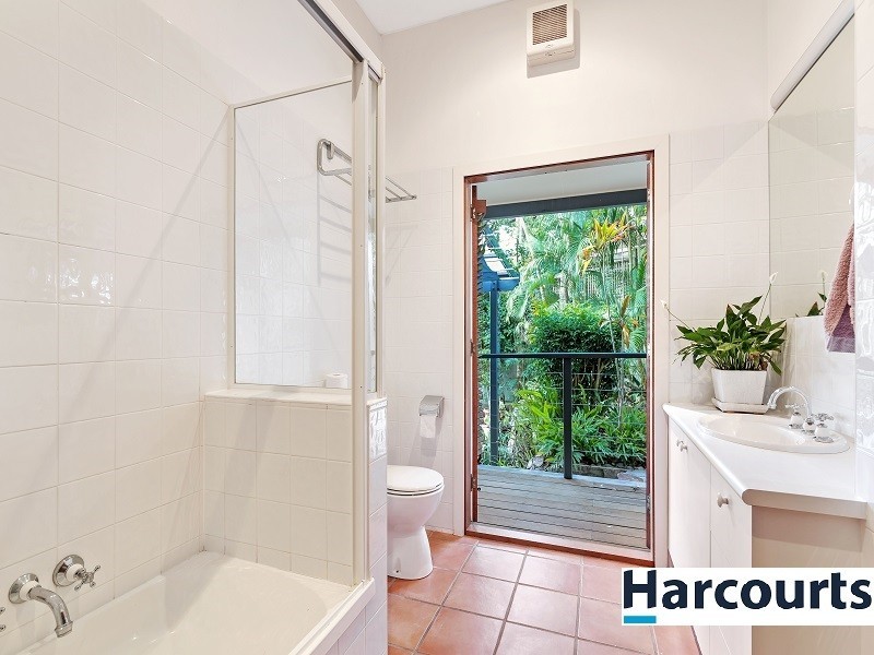 6 Nairana Rest, Noosa Heads QLD 4567