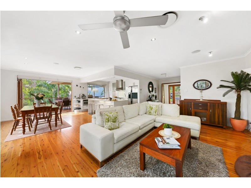 11 Moonare Crescent, Noosa Heads QLD 4567