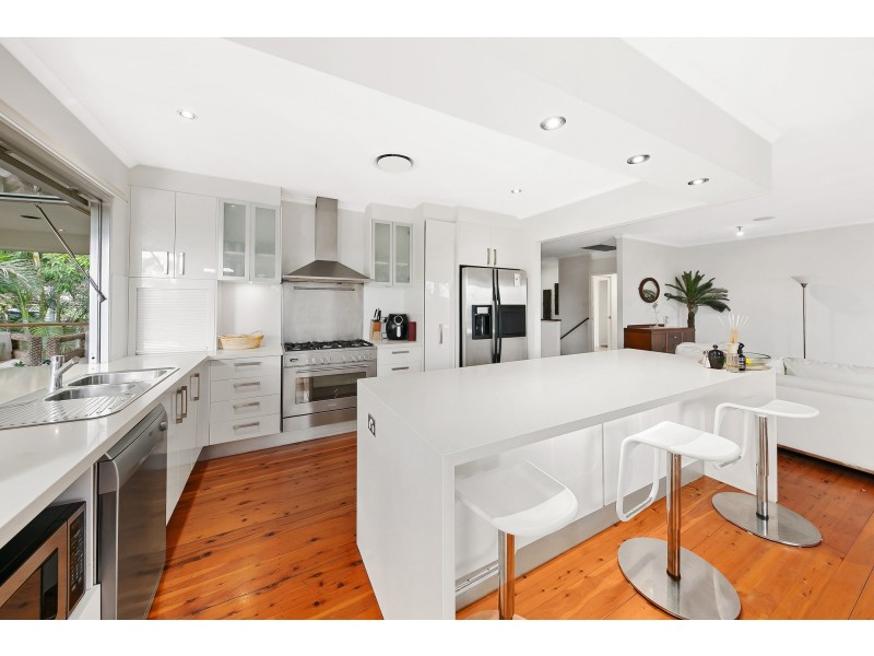 11 Moonare Crescent, Noosa Heads QLD 4567