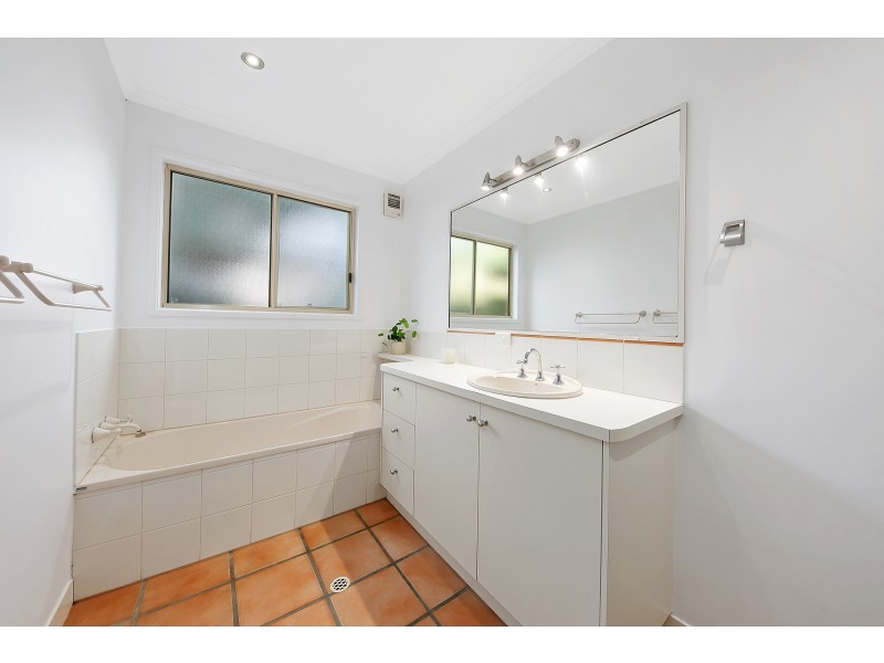11 Moonare Crescent, Noosa Heads QLD 4567