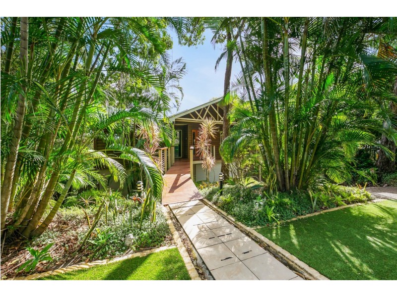 11 Moonare Crescent, Noosa Heads QLD 4567
