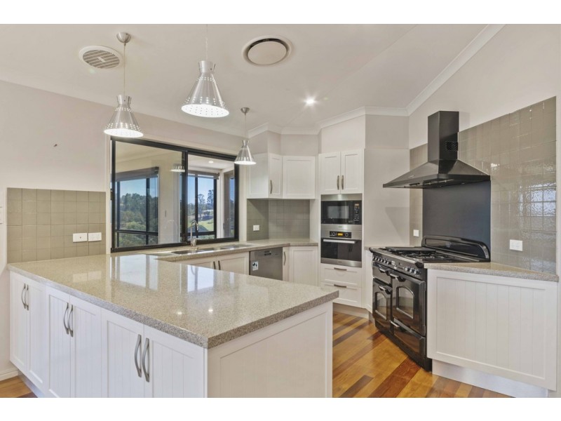 12 Oak Court, Carters Ridge QLD 4563