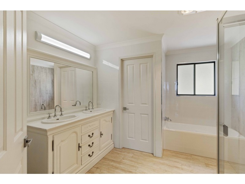 12 Oak Court, Carters Ridge QLD 4563