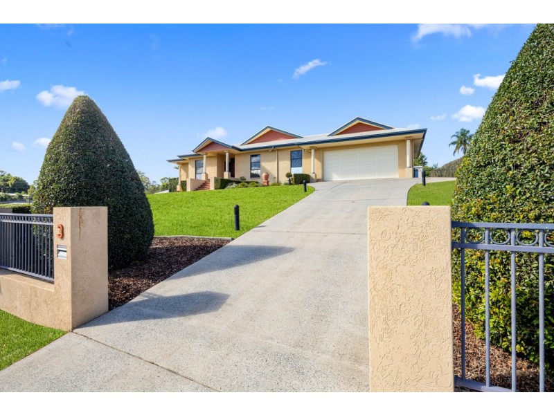 3 Deakin Court, Southside QLD 4570