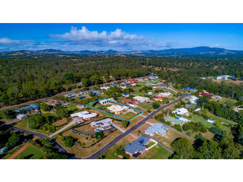 3 Deakin Court, Southside QLD 4570