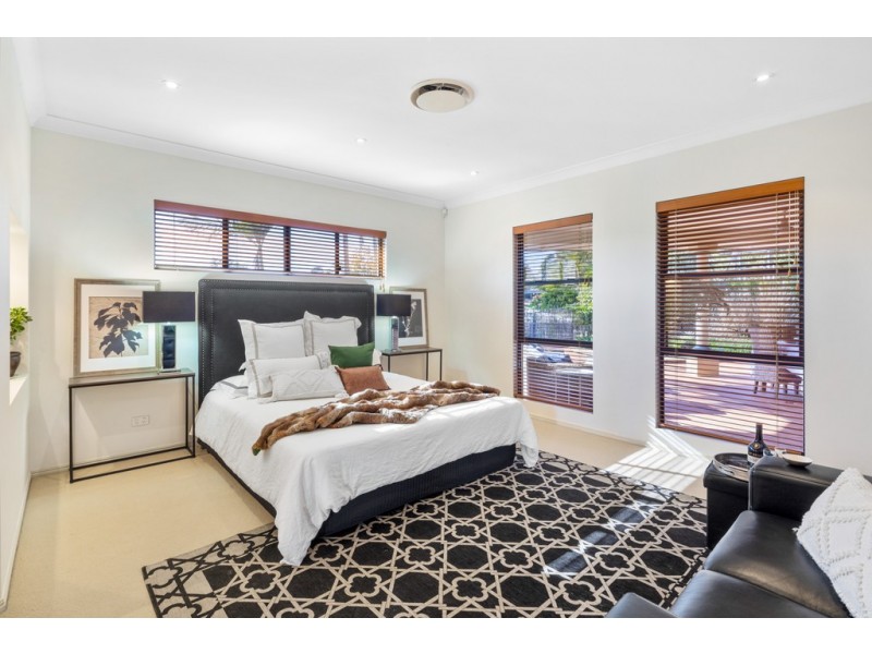 3 Deakin Court, Southside QLD 4570