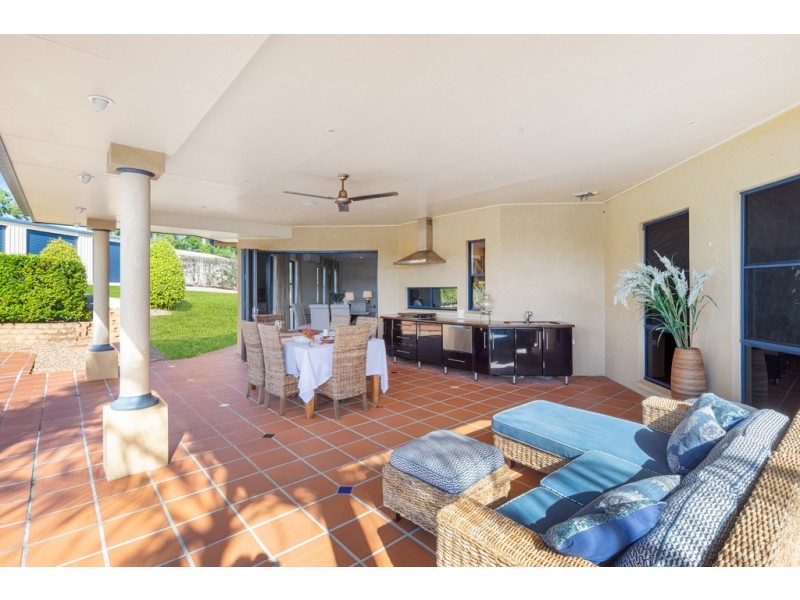 3 Deakin Court, Southside QLD 4570