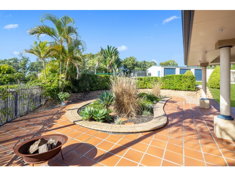 3 Deakin Court, Southside QLD 4570