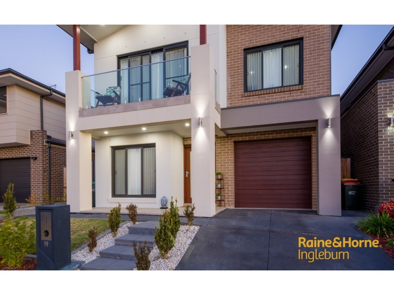 19 GUILLEMONT ROAD, Edmondson Park NSW 2174