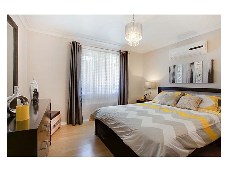 4 HAKEA PLACE, Macquarie Fields NSW 2564