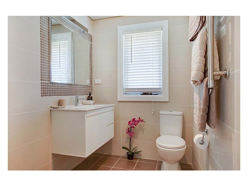 4 HAKEA PLACE, Macquarie Fields NSW 2564