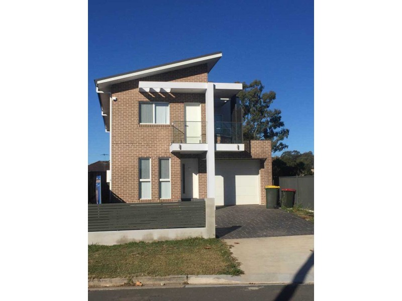 8A Erica lane, Minto NSW 2566
