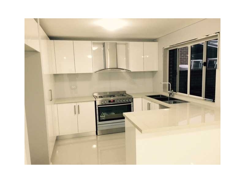 8A Erica lane, Minto NSW 2566