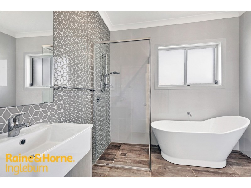 74 EASTON AVENUE, Spring Farm NSW 2570
