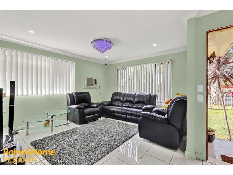28 MACLEAY STREET, Bradbury NSW 2560