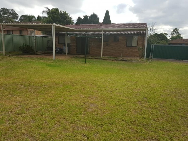 4 WESSEX PLACE, Raby NSW 2566