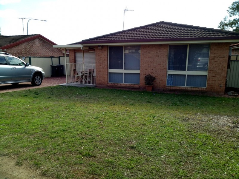 39 HYDRANGEA PLACE, Macquarie Fields NSW 2564