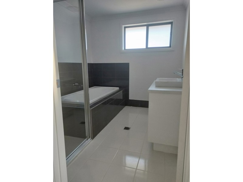 4B Galileo St, Campbelltown NSW 2560