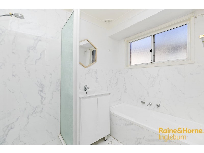 13 Bundy Cls, Macquarie Fields NSW 2564