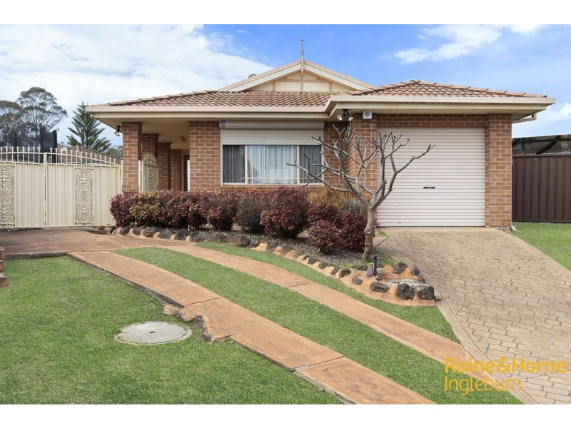 24 HYDRANGEA PLACE, Macquarie Fields NSW 2564