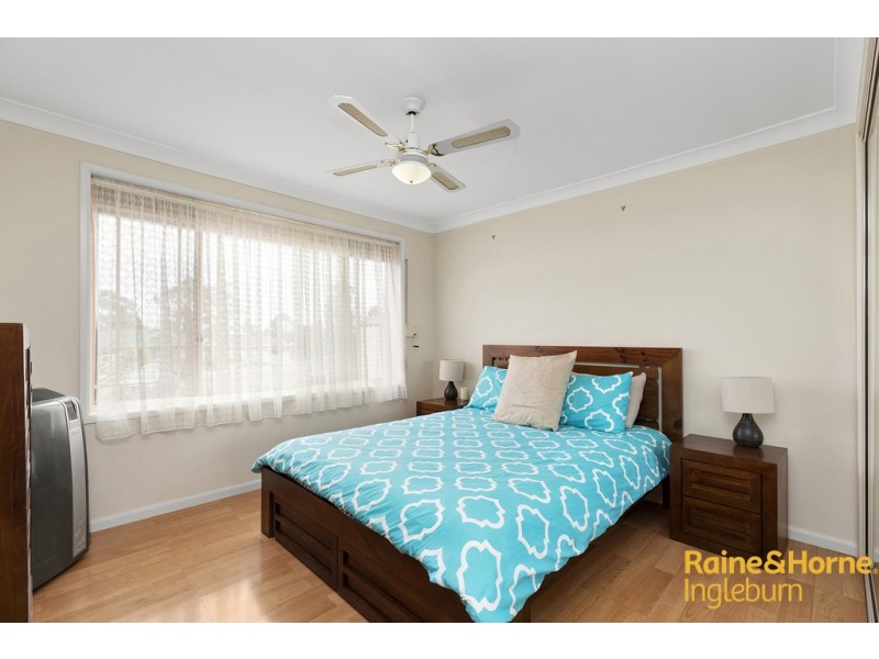 24 HYDRANGEA PLACE, Macquarie Fields NSW 2564