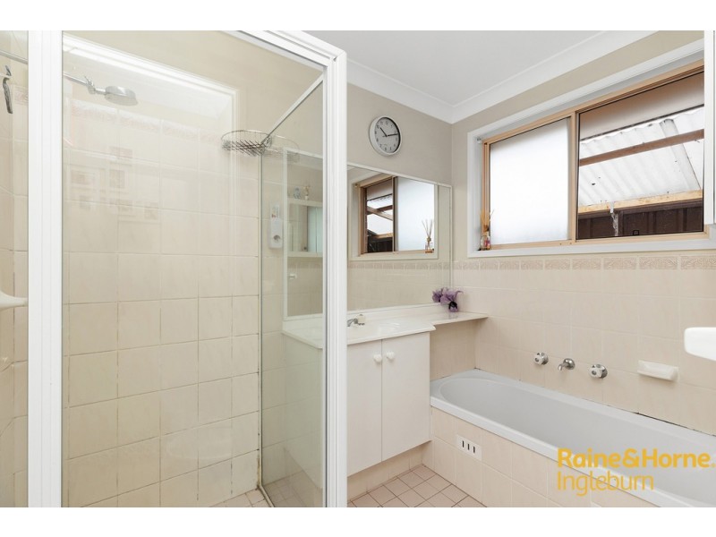 24 HYDRANGEA PLACE, Macquarie Fields NSW 2564