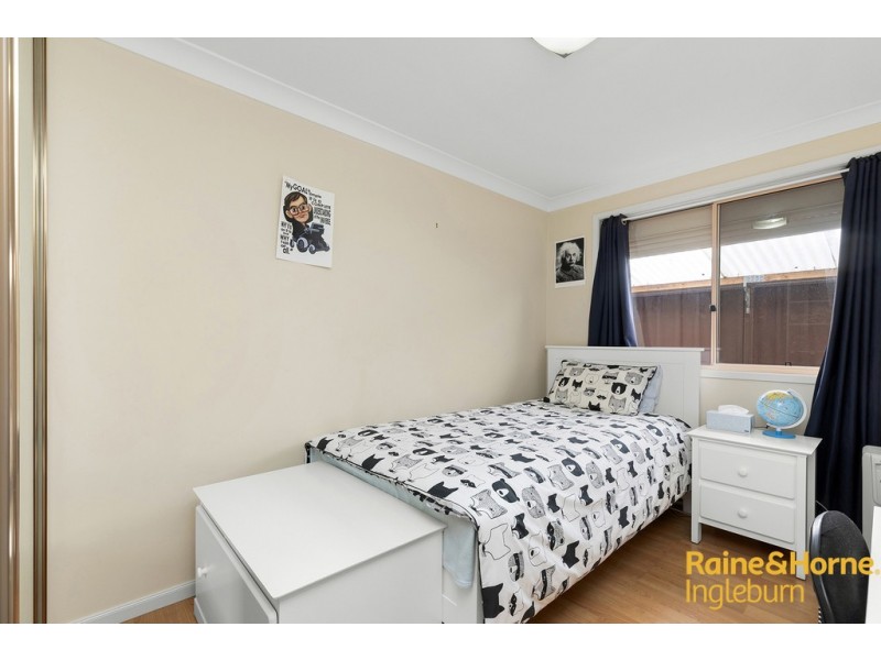 24 HYDRANGEA PLACE, Macquarie Fields NSW 2564