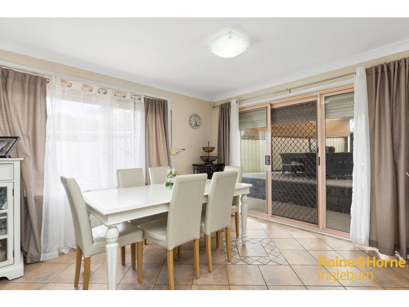 24 HYDRANGEA PLACE, Macquarie Fields NSW 2564