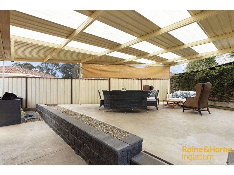 24 HYDRANGEA PLACE, Macquarie Fields NSW 2564