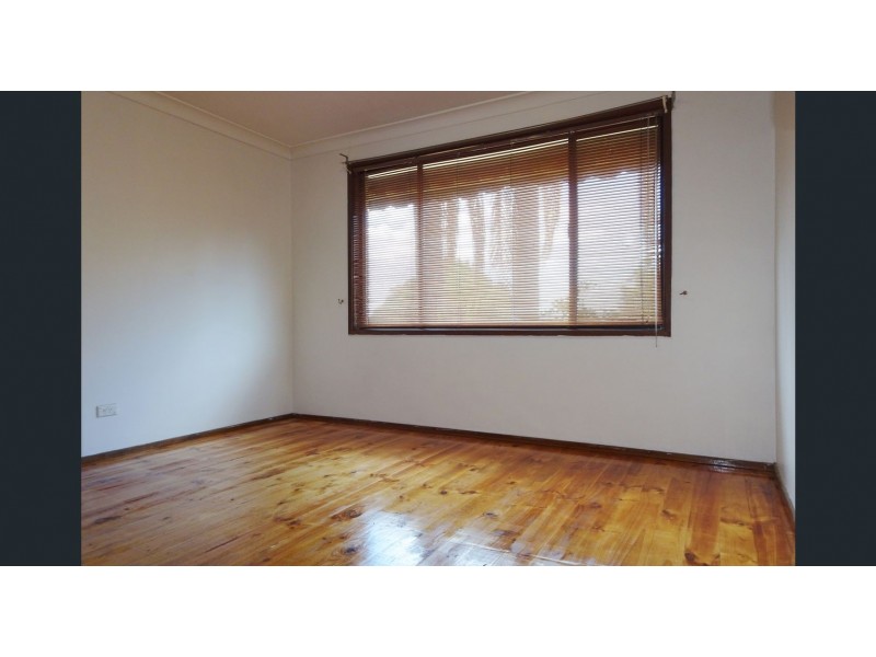 11 GOROKA STREET, Glenfield NSW 2167