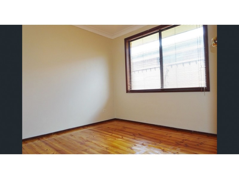 11 GOROKA STREET, Glenfield NSW 2167