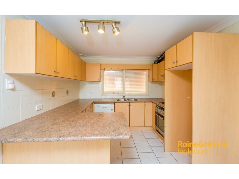 5 KIKORI PLACE, Glenfield NSW 2167