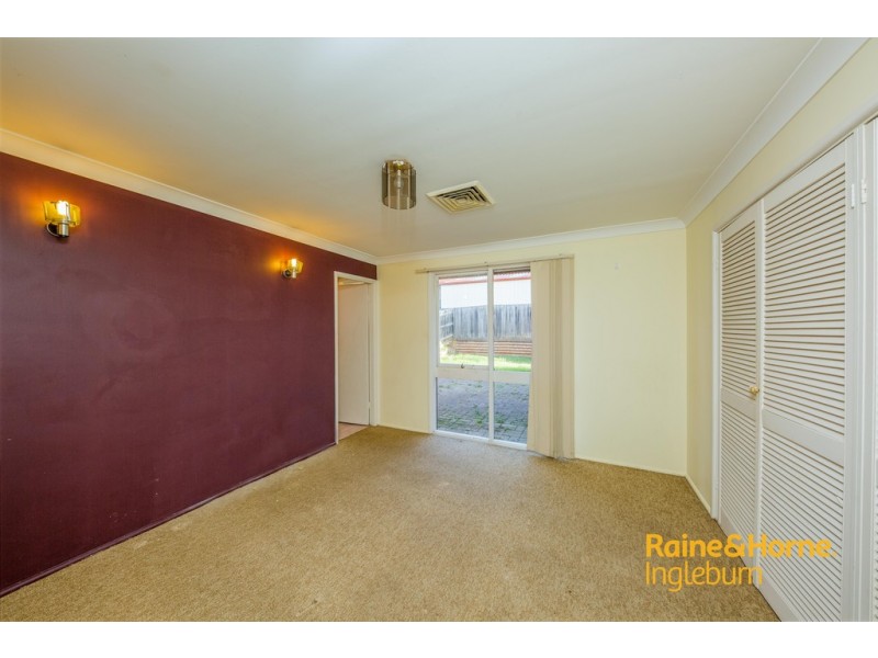 5 KIKORI PLACE, Glenfield NSW 2167