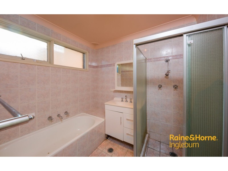 5 KIKORI PLACE, Glenfield NSW 2167