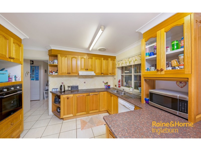 14 MOORHEN STREET, Ingleburn NSW 2565