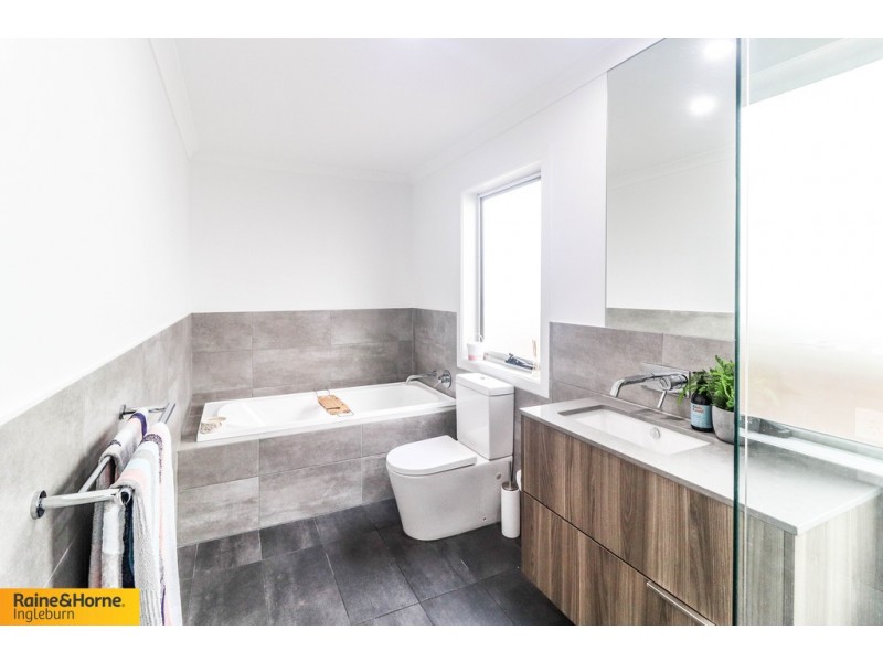 211 JAMBOREE AVENUE, Denham Court NSW 2565