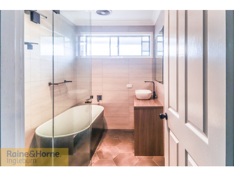 10 BLUE GUM AVENUE, Ingleburn NSW 2565