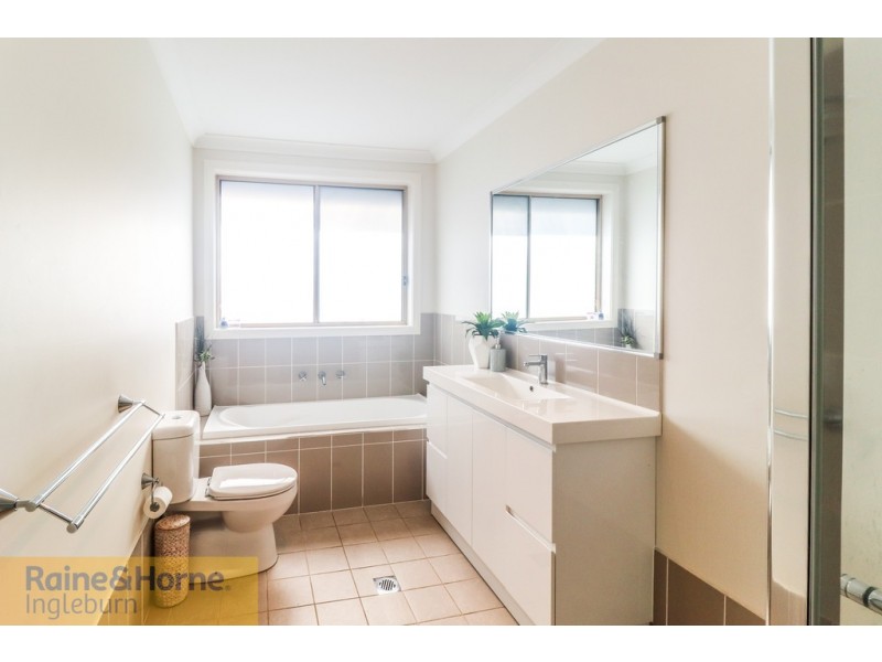 45 HOLDEN DRIVE, Oran Park NSW 2570