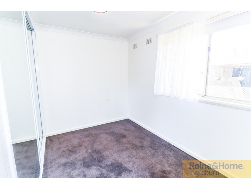 16 COTTONWOOD CRESCENT, Macquarie Fields NSW 2564