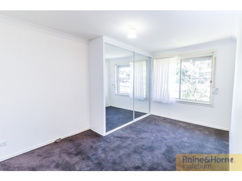 16 COTTONWOOD CRESCENT, Macquarie Fields NSW 2564