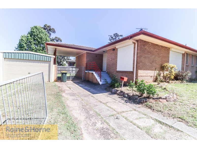 16 COTTONWOOD CRESCENT, Macquarie Fields NSW 2564
