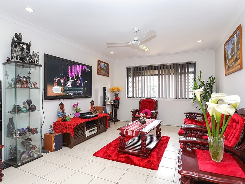 33 Peacherine Crct, Bellmere QLD 4510